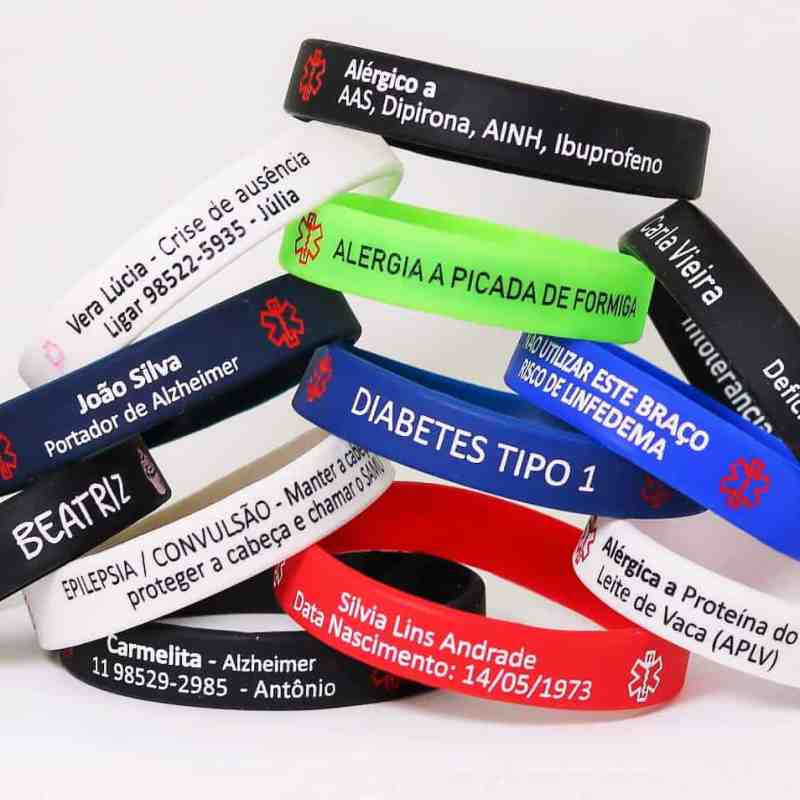 Pulseiras personalizadas com mensagens de saúde, alergia e emergência, perfeitas para conscientização e cuidado.