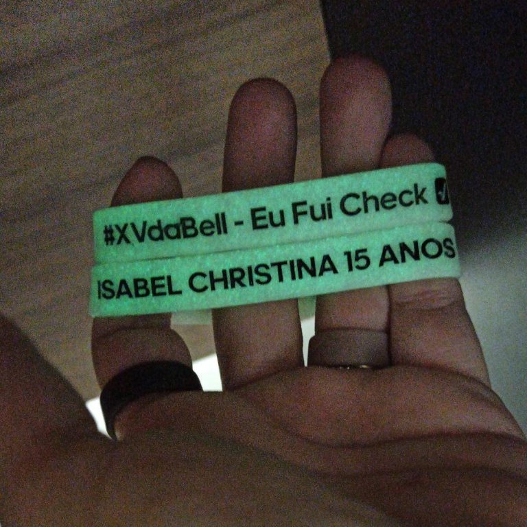 pulseira que brilha no escuro 1
